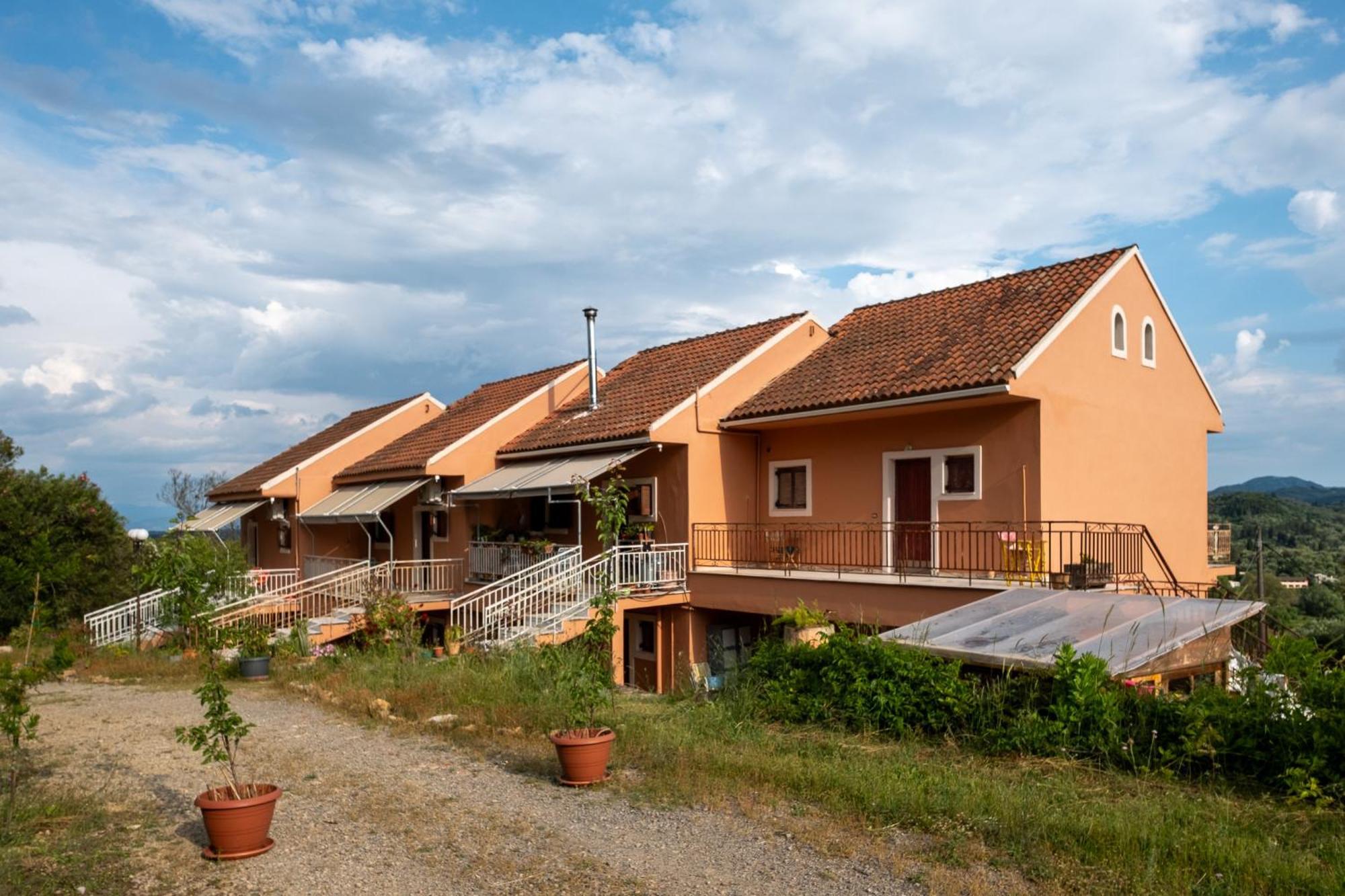 Kokkini Peach Budget Kokkínion Exteriör bild